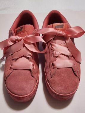 Puma Vikky Women’s Suede Platform Sneaker in Coral Pink Size 9
